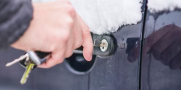 Zaleđena brava na automobilu? Ovaj trik brzo rješava problem