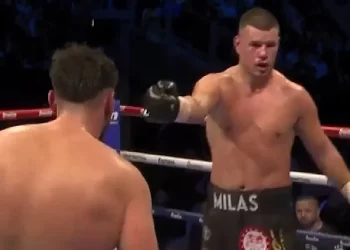 (VIDEO) Neviđeni prizori: Hrvatski boksač tražio prekid, sudac dopustio da se borba nastavi
