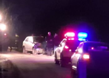 Stijena pala na automobil: Jedna osoba ozlijeđena, cesta zatvorena