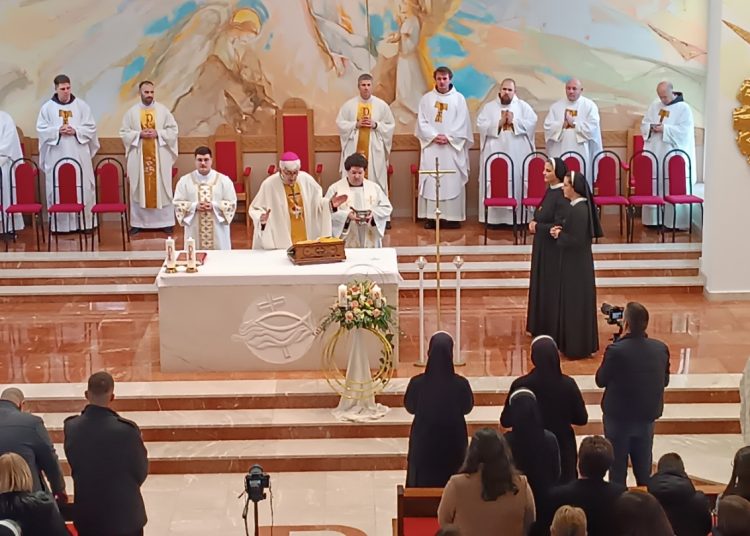 Svečano slavlje u Mostaru: Dvije sestre franjevke iz Gruda i Mostara položile doživotne zavjete