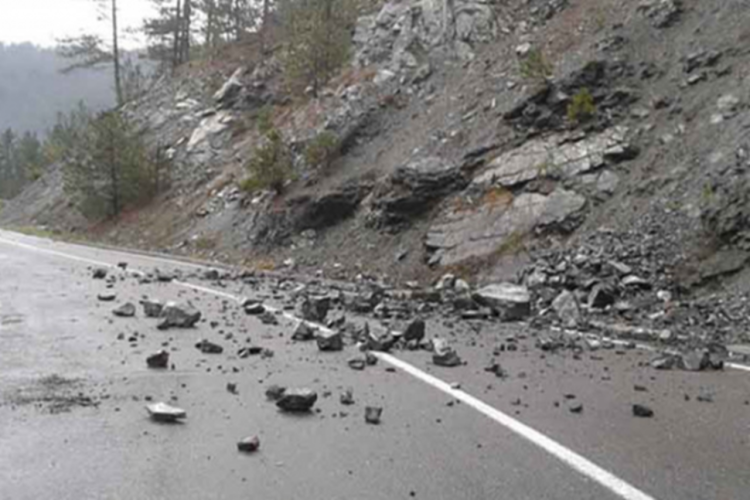 Odron na izlazu iz Mostara prema Čitluku ugrozio promet