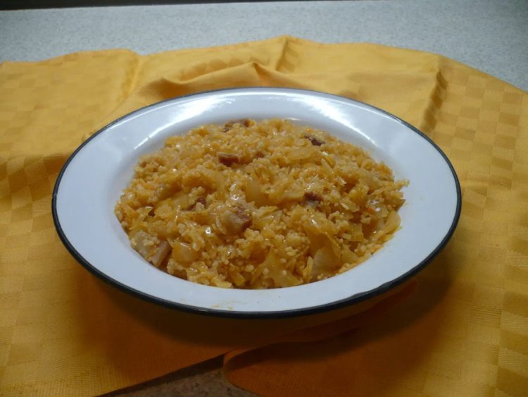 Recept za dinstani kiseli kupus s cous cousom i slaninom