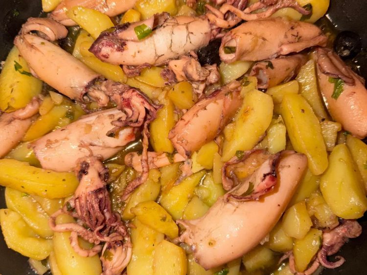 Tradicionalni recept za lignje s krumpirima