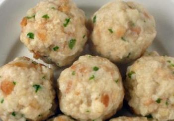 Lovačke knedle – klasičan prilog koji zaokružuje svako jelo u umaku