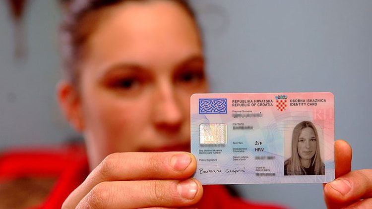 Evo tko sve ove godine mora zamijeniti hrvatsku osobnu iskaznicu: Pazite da ne dobijete kaznu za kašnjenje
