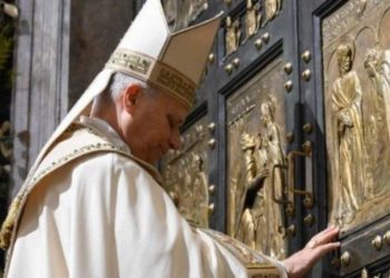 Papa zatvorio Sveta vrata: Milijuni ljudi prešli su prag crkve