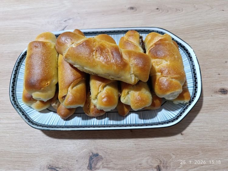 Recept za slatke punjene rolice od dizanog tijesta