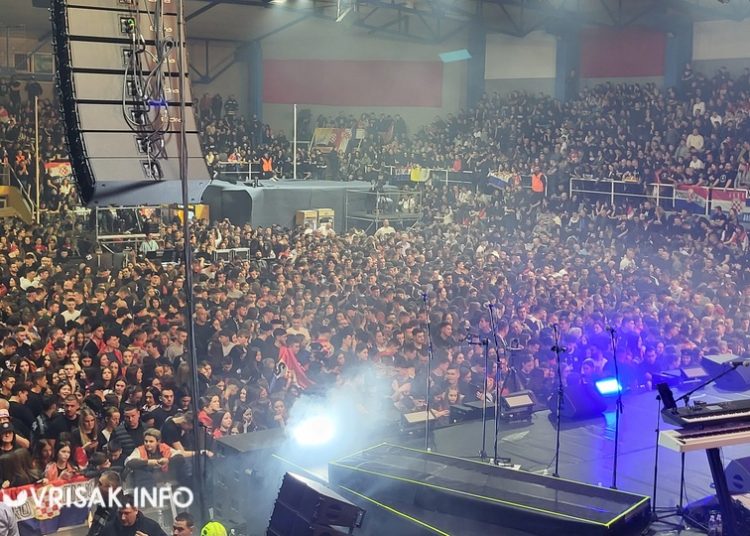 (VIDEO) Thompson odradio prvi koncert u Širokom Brijegu pred prepunom Pecarom