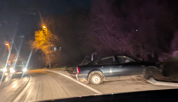 Prometna nesreća u Pologu: Vozilom oborio stup javne rasvjete
