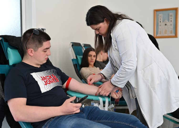 Široki Brijeg: Djelatnici Emerusa i TT Kabela darovali 20 doza krvi