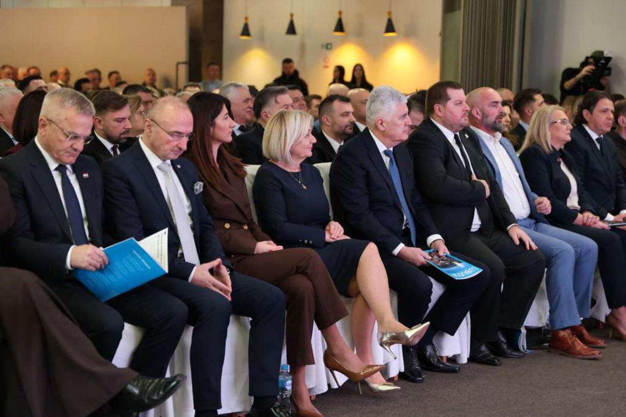 (VIDEO) Dan Grada Ljubuški: Na svečanoj sjednici istaknut rast gospodarstva i jačanje demografskih mjera