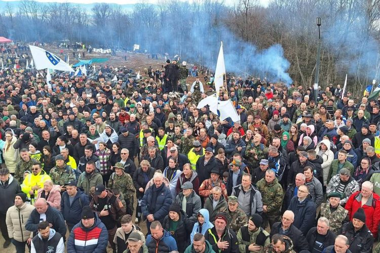 (VIDEO) Zastrašujuće: Uzvici „Tekbir“ i „Allahu ekber“ uz pucnjavu ponovno podijelili javnost oko Armije BiH
