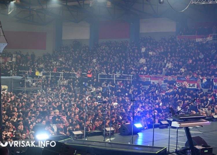 (VIDEO) Thompson odradio prvi koncert u Širokom Brijegu pred prepunom Pecarom