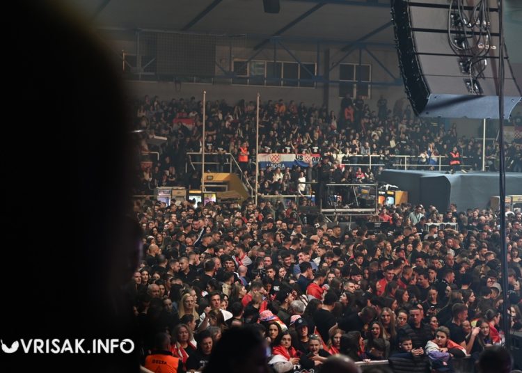 (VIDEO) Thompson odradio prvi koncert u Širokom Brijegu pred prepunom Pecarom