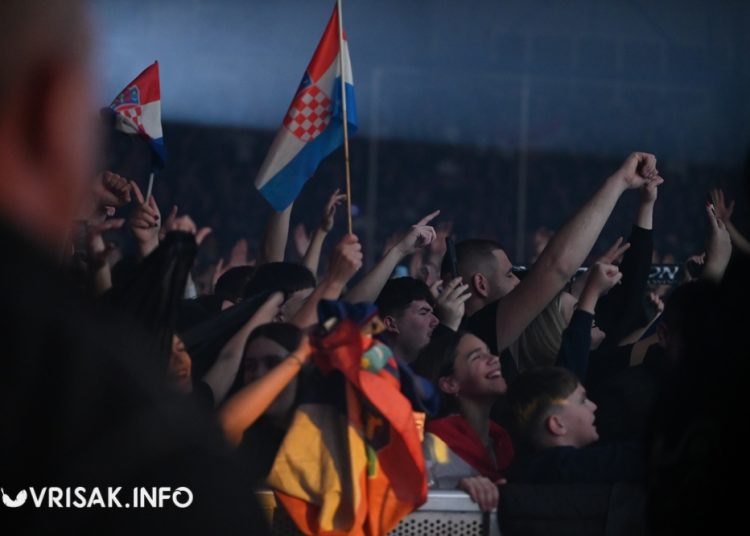 (VIDEO) Thompson odradio prvi koncert u Širokom Brijegu pred prepunom Pecarom