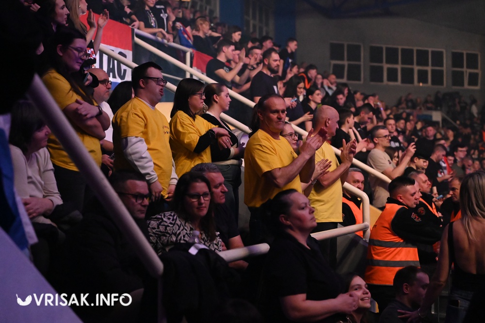 Emotivne scene u Širokom Brijegu: Osobe s invaliditetom uživale na Thompsonovom koncertu Emotivne scene u Širokom Brijegu: Osobe s invaliditetom uživale na Thompsonovom koncertu