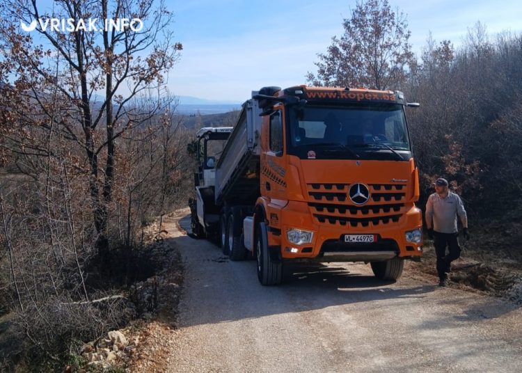 Široki Brijeg: Novi asfalt u Donjem Gradcu, 700 metara puta prema groblju
