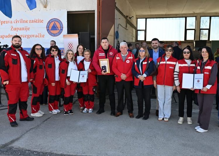 Viktor Grbavac dobitnik “Zlatne značke”, gerontodomaćice i njegovateljice iz Posušja nagrađene zahvalnicama Civilne zaštite ŽZH