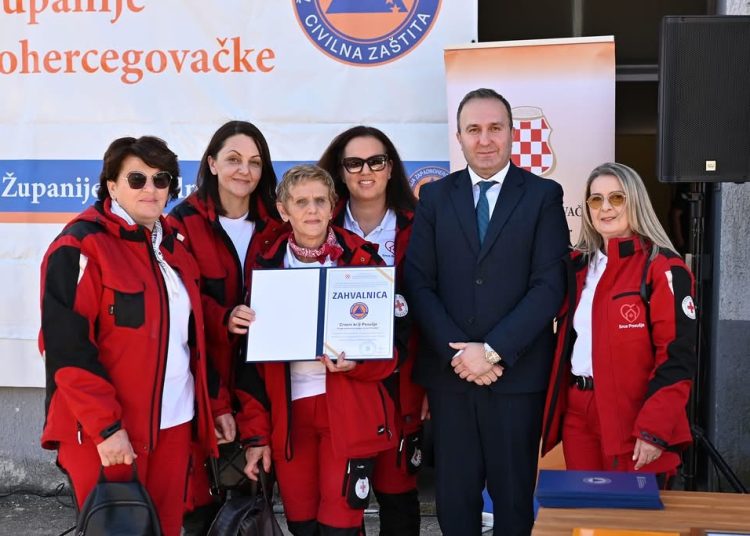 Viktor Grbavac dobitnik “Zlatne značke”, gerontodomaćice i njegovateljice iz Posušja nagrađene zahvalnicama Civilne zaštite ŽZH