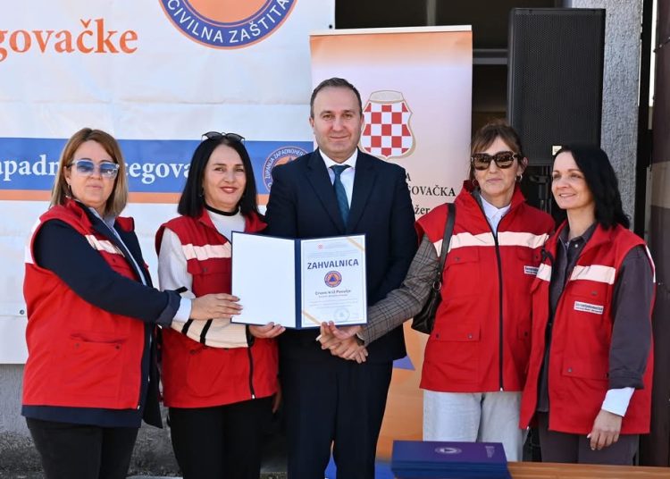 Viktor Grbavac dobitnik “Zlatne značke”, gerontodomaćice i njegovateljice iz Posušja nagrađene zahvalnicama Civilne zaštite ŽZH