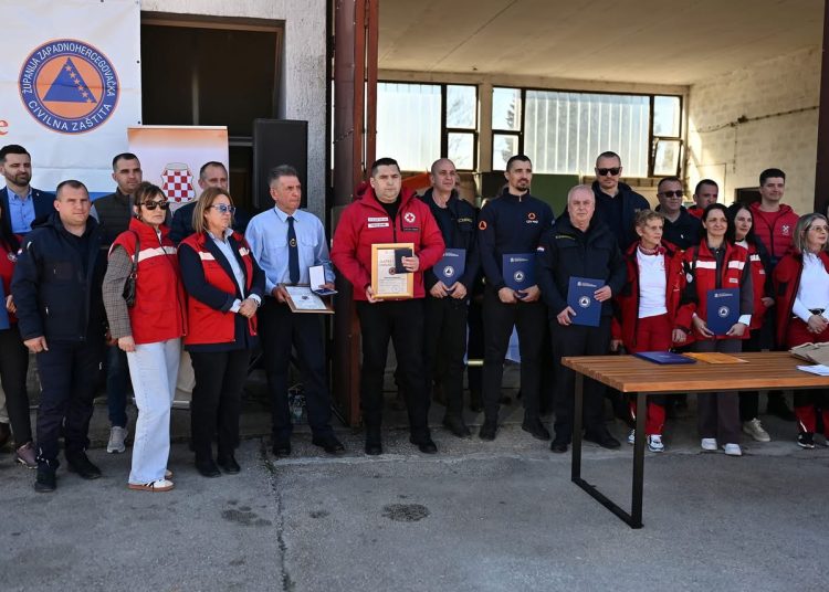 Viktor Grbavac dobitnik “Zlatne značke”, gerontodomaćice i njegovateljice iz Posušja nagrađene zahvalnicama Civilne zaštite ŽZH