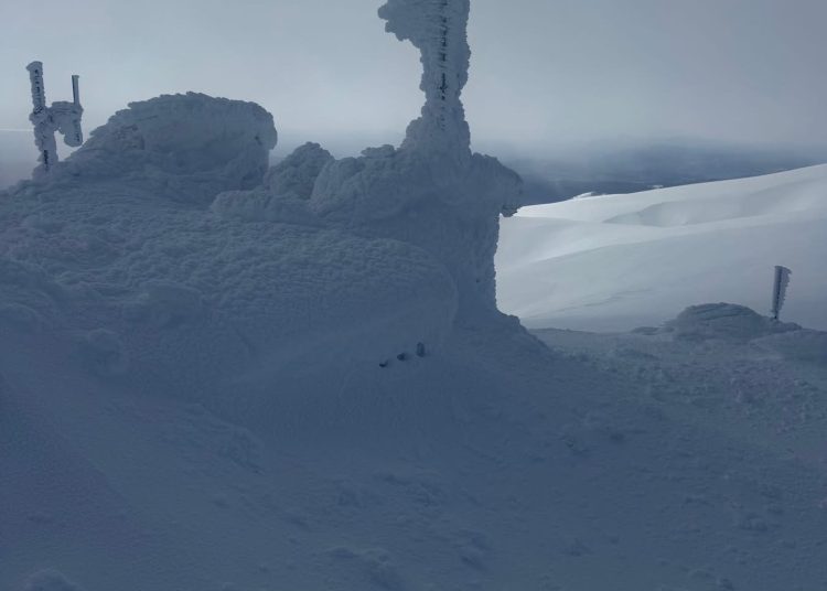 Pogledajte vrh Čvrsnice koji je tri metra pod snijegom: Meteorološka stanica izvan funkcije
