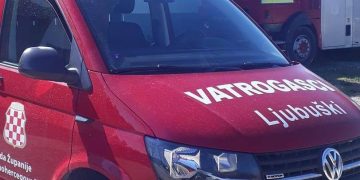 Ljubuški vatrogasci gasili požar na travi i raslinju