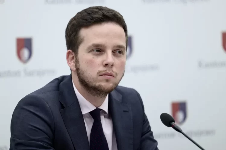 Nihad Uk podnio ostavku na funkciju predsjednika Vlada Kantona Sarajevo