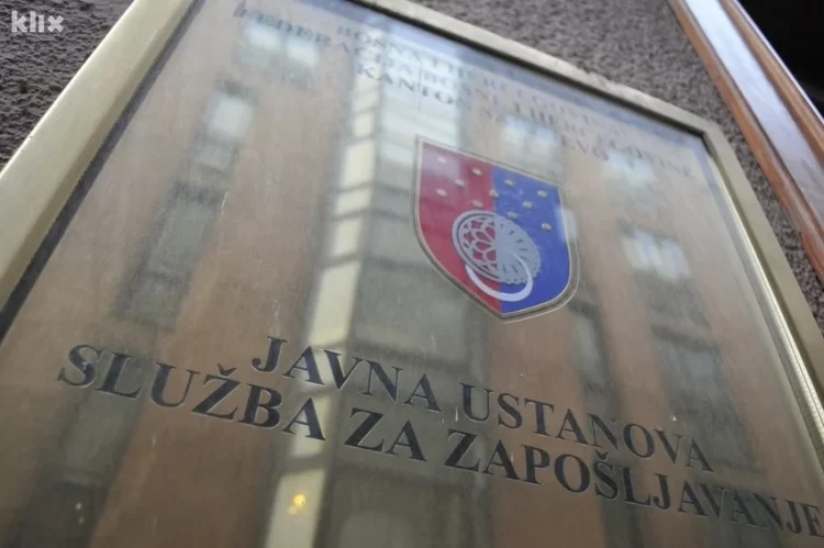 Policija pretresa Službu za zapošljavanje KS zbog sumnje na korupciju