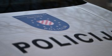 Prometna nezgoda u Širokom Brijegu: Automobilom udario u dva parkirana vozila