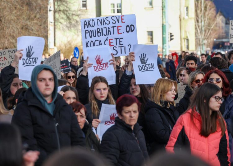 Sarajevo na nogama: Tisuće blokirale cestu nakon tragične tramvajske nesreće