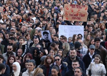 Sarajevo na nogama: Tisuće blokirale cestu nakon tragične tramvajske nesreće