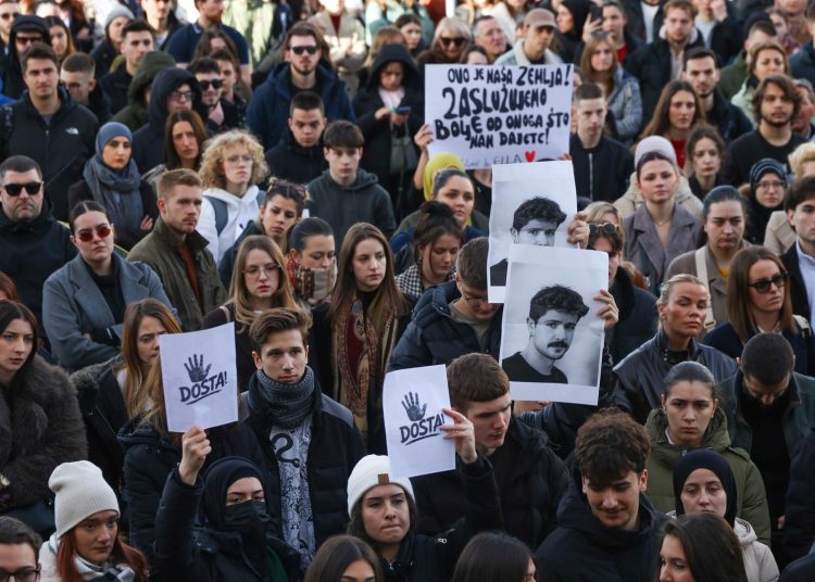 Sarajevo na nogama: Tisuće blokirale cestu nakon tragične tramvajske nesreće
