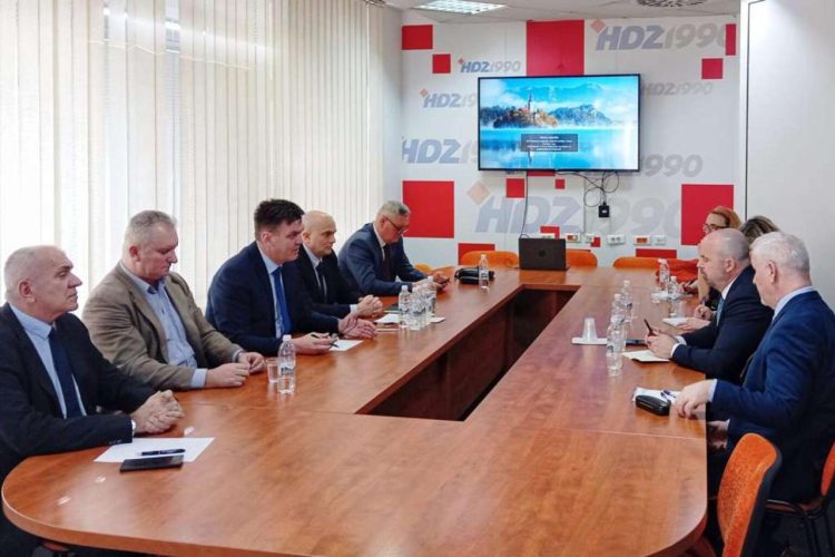 Američki diplomat s novim hrvatskim blokom: Razgovor o izborima i stabilnosti