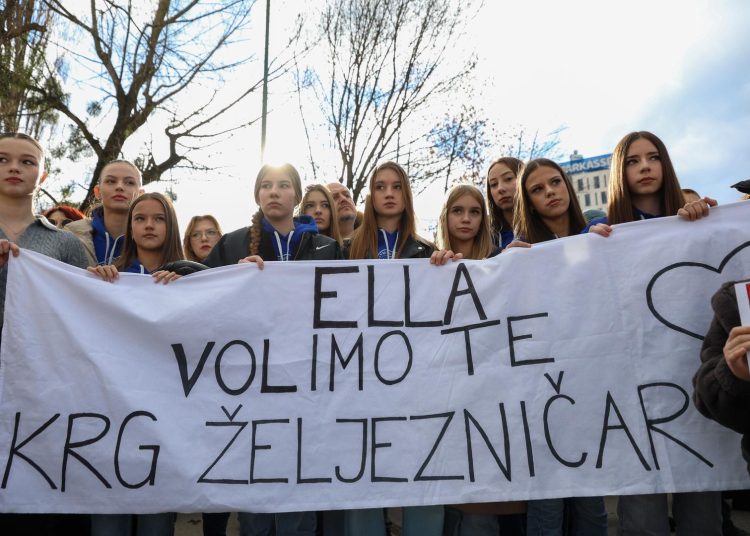 Sarajevo na nogama: Tisuće blokirale cestu nakon tragične tramvajske nesreće