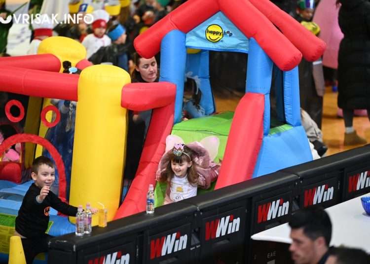 Široki Brijeg pretvoren u carstvo mašte: Pokladni dan oduševio mališane