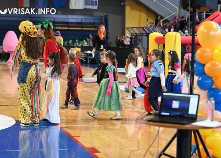 Široki Brijeg pretvoren u carstvo mašte: Pokladni dan oduševio mališane
