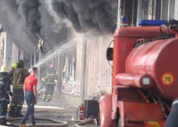 Na gradilištu u Mostaru izbio požar, vatrogasci zaustavili širenje