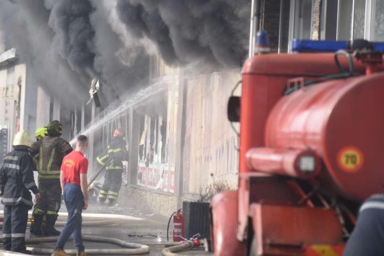 Na gradilištu u Mostaru izbio požar, vatrogasci zaustavili širenje
