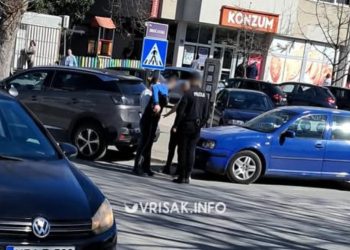 Prometna nezgoda u Čitluku, sudar dva vozila kraj robne kuće