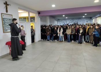 Širokobriješki učenici sudjelovali u molitvenom sjećanju na žrtve komunističkih zločina