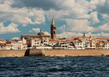 Ovaj otok nudi 15.000 eura za preseljenje i 1.000 eura mjesečno za dvoje djece