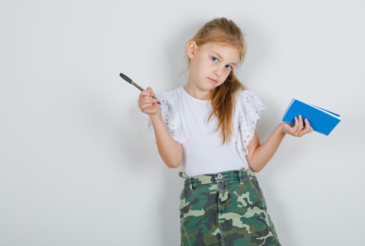 Sve više djece ne zna pravilno držati olovku: Stručnjaci upozoravaju na utjecaj ekrana