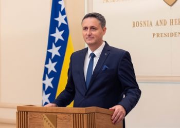 Od sutra novi gazda u Predsjedništvu BiH: Denis Bećirović preuzima stolicu od Komšića