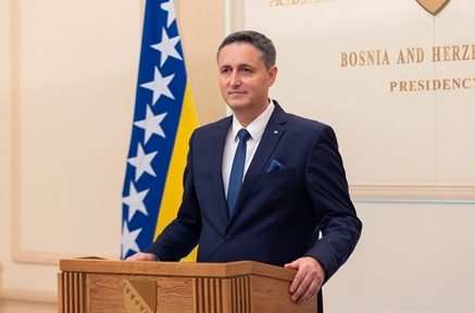 Od sutra novi gazda u Predsjedništvu BiH: Denis Bećirović preuzima stolicu od Komšića