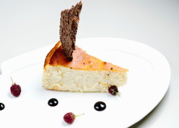 Ovaj kolač od jogurta jako je kremast i fin, radi se od samo 4 sastojka