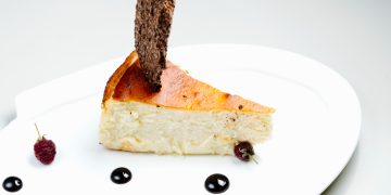 Ovaj kolač od jogurta jako je kremast i fin, radi se od samo 4 sastojka