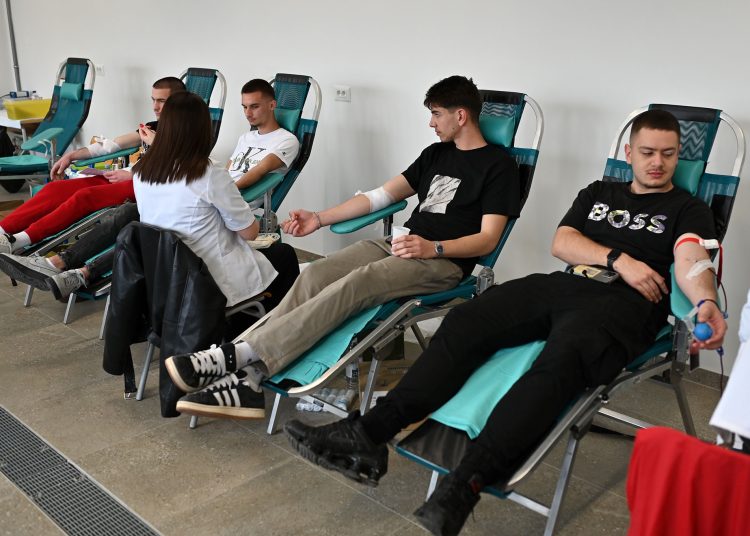 Srednjoškolci u Ljubuškom darovali 54 doze krvi