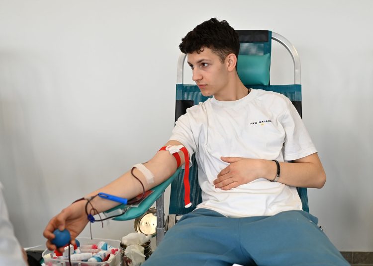 Srednjoškolci u Ljubuškom darovali 54 doze krvi