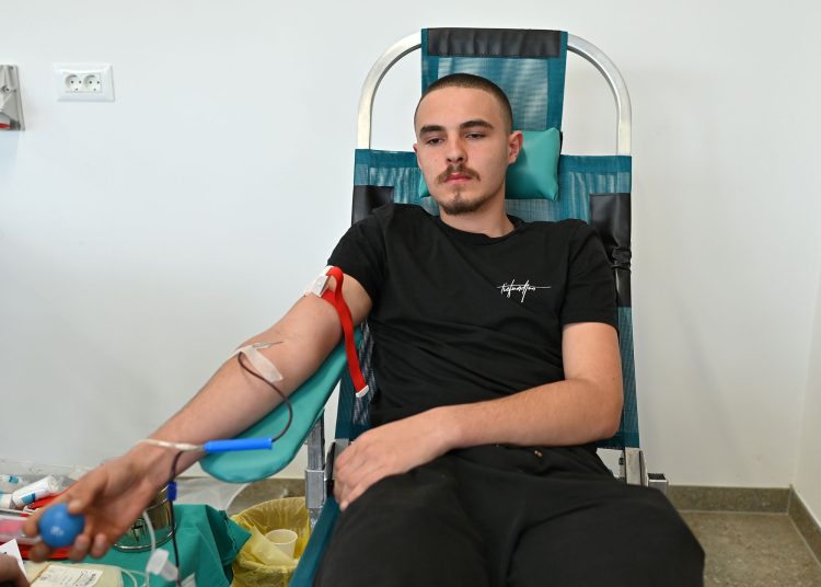Srednjoškolci u Ljubuškom darovali 54 doze krvi